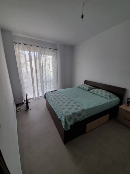 Tirane, jepet me qera apartament 3+1 Kati 3, 130 m² 500 € (rruga 3 Deshmoret)