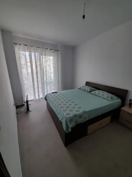Tirane, jepet me qera apartament 3+1 Kati 3, 130 m² 500 € (rruga 3 Deshmoret)