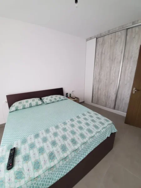 Tirane, jepet me qera apartament 3+1 Kati 3, 130 m² 500 € (rruga 3 Deshmoret)