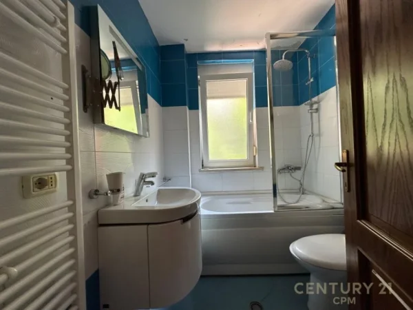 Tirane, jap me qera apartament 2+1+Ballkon Kati 1, 115 m² 800 € (Liqeni i Thate)