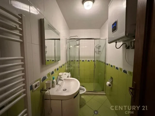 Tirane, jap me qera apartament 2+1+Ballkon Kati 1, 115 m² 800 € (Liqeni i Thate)