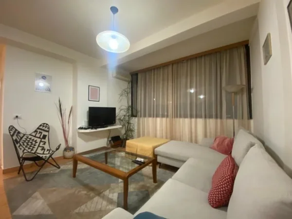 Tirane, jap me qera apartament 2+1 Kati 8, 84 m² 650 € (Myslym Shyri)