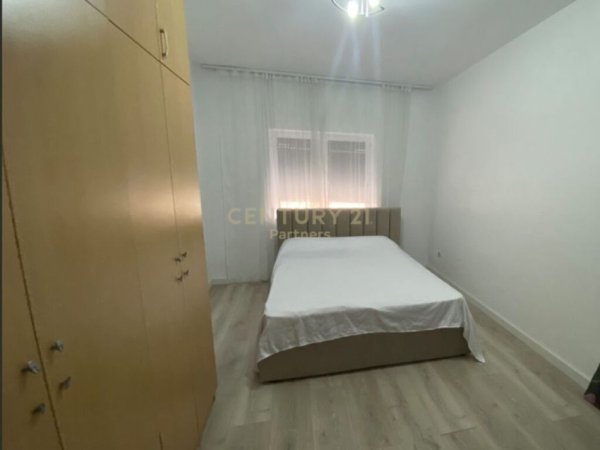 Tirane, jap me qera apartament 3+1 Kati 2, 156 m² 600 € (Gjimnazi Cajupi, afer me QSUT)