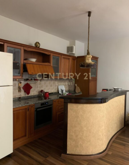 Tirane, jepet me qera apartament 1+1 Kati 2, 71 m² 500 € (spitali gjerman)