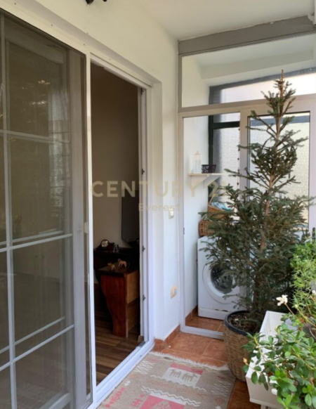 Tirane, jepet me qera apartament 1+1 Kati 2, 71 m² 500 € (spitali gjerman)