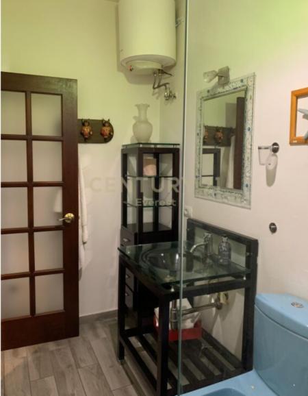 Tirane, jepet me qera apartament 1+1 Kati 2, 71 m² 500 € (spitali gjerman)