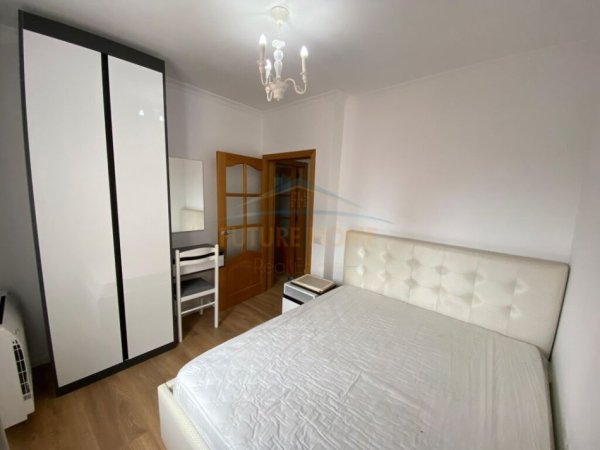 Tirane, jepet me qera 3+1 Kati 2, 1.000 € (Bulevardi Zogu I.)