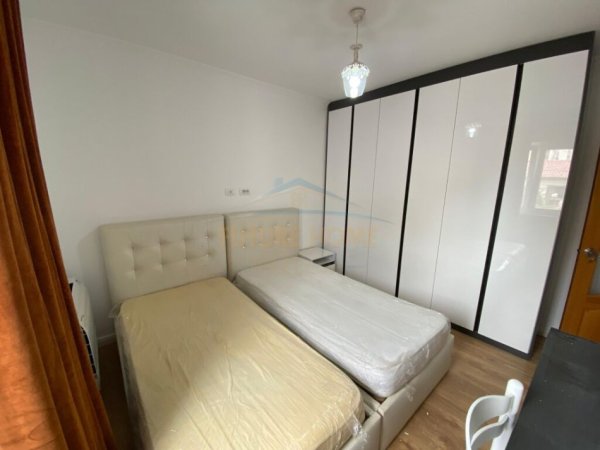 Tirane, jepet me qera 3+1 Kati 2, 1.000 € (Bulevardi Zogu I.)
