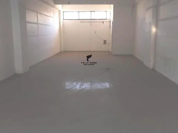 Tirane, jepet me qera dyqan Kati 0, 63 m² 1.000 € (21 DHJETORI)