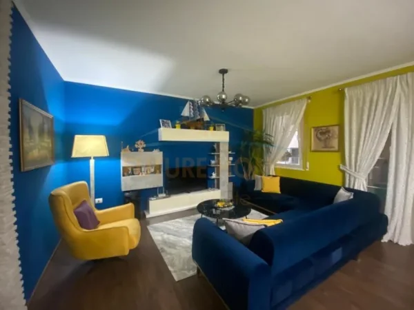 Durres, shitet apartament 2+1 Kati 2, 120 m² 200.000 € (Rruga e Portit , Durres)