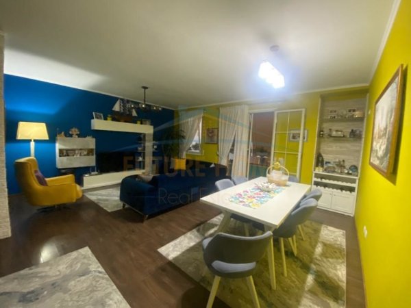 Durres, shitet apartament 2+1 Kati 2, 120 m² 200.000 € (Rruga e Portit , Durres)