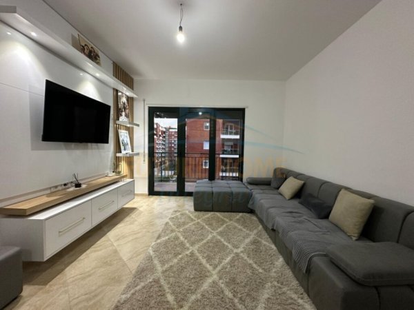 Tirane, jepet me qera apartament 2+1+Ballkon Kati 5, 105 m² 600 € (Unaza e Re)