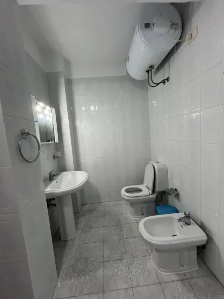 Tirane, jepet me qera Vile 2+1 Kati 1, 110 m² 500 € (Allias)