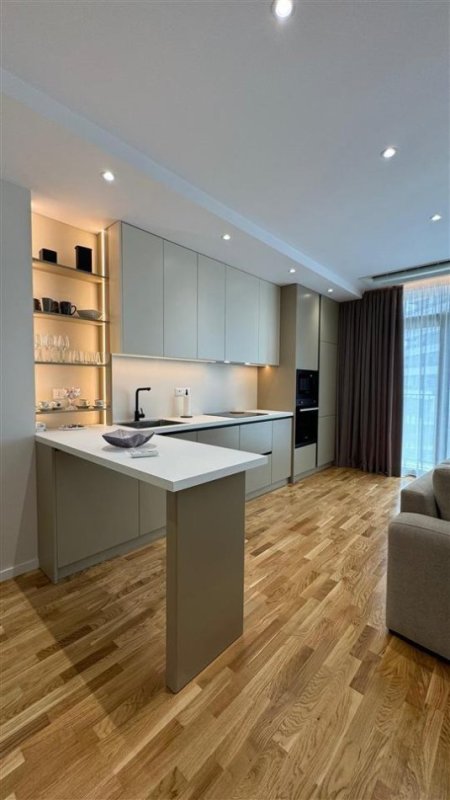 Tirane, jepet me qera apartament 2+1 Kati 10, 135 m² 1.900 € (Lake View)