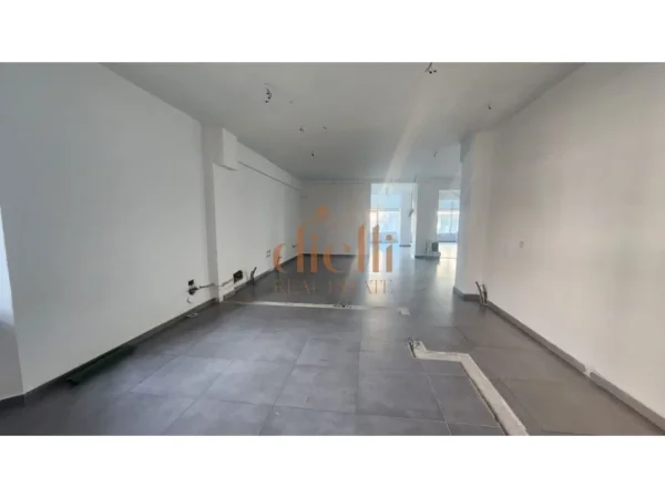 Tirane, jepet me qera ambjent biznesi Kati 1, 300 m² (Rruga e Dibres)