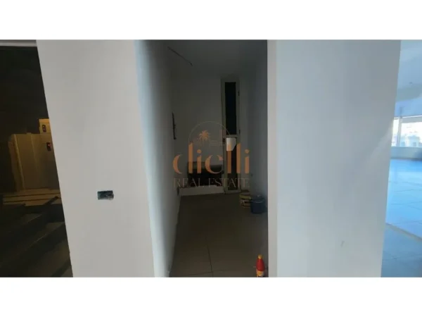 Tirane, jepet me qera ambjent biznesi Kati 1, 300 m² (Rruga e Dibres)