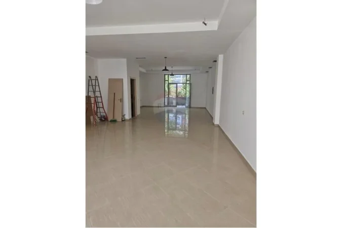 Tirane, jepet me qera dyqan Kati 1, 120 m² 800 € (JEPET AMBJENT BISNESI ME QIRA PERBALL DELIORGJIT)