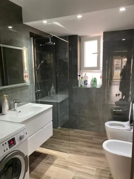 Tirane, jepet me qera apartament 1+1 Kati 4, 60 m² 500 € (Stadiumi Dinamo)