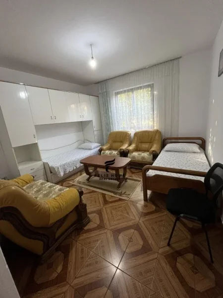 Tirane, jepet me qera apartament 2+1+Ballkon Kati 1, 110 m² 500 € (SPITALI AMERIKAN 2)