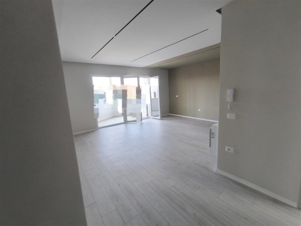 Tirane, jepet me qera zyre Kati 7, 98 m² 450 € (Fusha e Aviacionit)