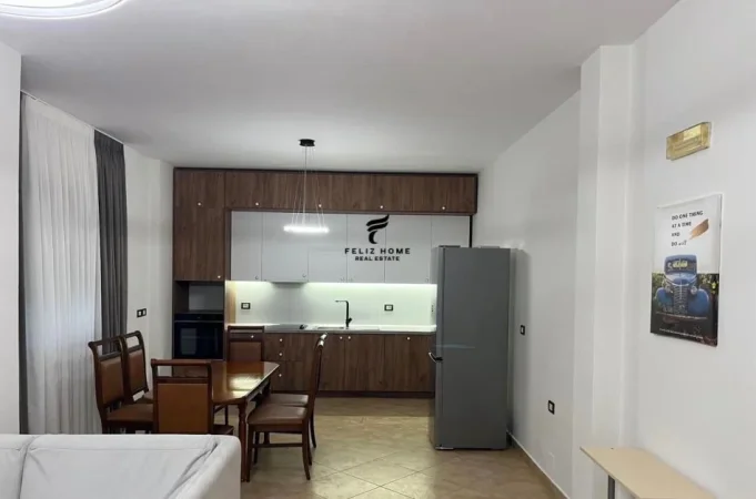 Tirane, jepet me qera apartament 2+1 Kati 4, 118 m² 550 € (RRUGA 5 MAJI)