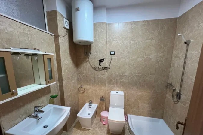 Tirane, jepet me qera apartament 2+1 Kati 4, 118 m² 550 € (RRUGA 5 MAJI)