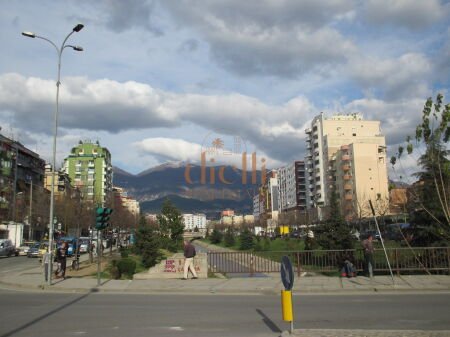 Tirane, shitet dyqan Kati 0, 20 m² 60.000 € (Bulevardi Zhan D&#039;Ark)