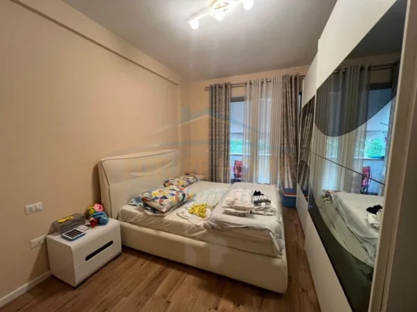 Tirane, jepet me qera 2+1+Ballkon Kati 1, 100 m² 650 € (Rruga e dibres)