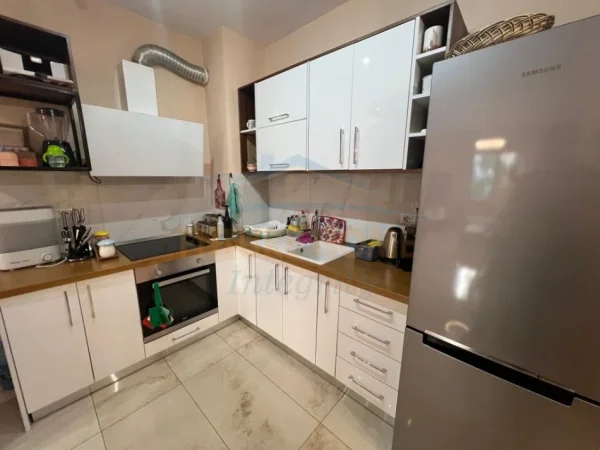 Tirane, jepet me qera 2+1+Ballkon Kati 1, 100 m² 650 € (Rruga e dibres)