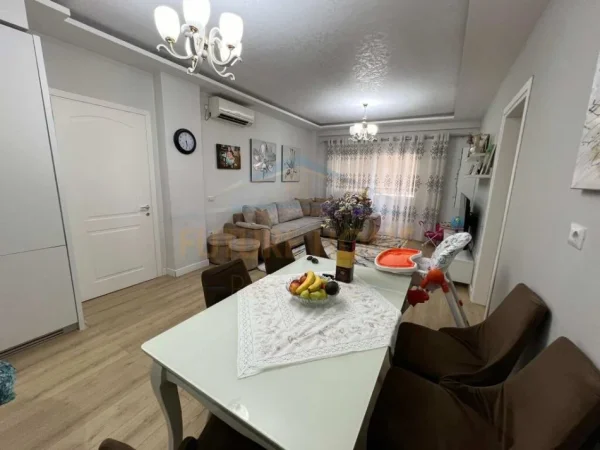 Tirane, shitet apartament 2+1 Kati 6, 102 m² 140.000 € (Yzberisht, perballe KMY)