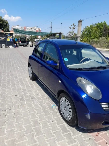 Tirane, Shitet Nissan Micra Nafte, blu manuale Klima 230.000 km 2.300 €