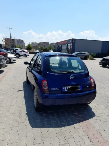 Tirane, Shitet Nissan Micra Nafte, blu manuale Klima 230.000 km 2.300 €