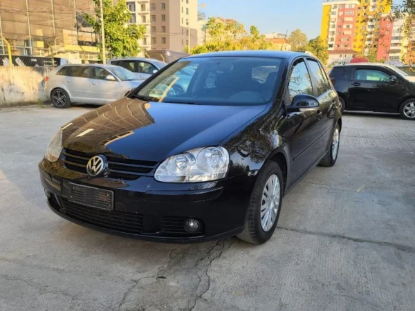 Tirane, shes makine VW GOLF 5 Benzin+Gaz, e zeze manuale Klima 182.500 km 3.790 €