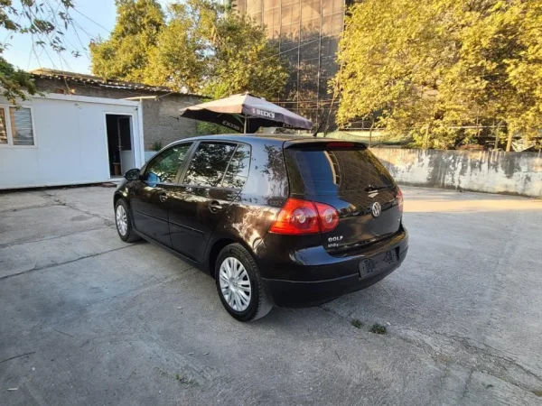 Tirane, shes makine VW GOLF 5 Benzin+Gaz, e zeze manuale Klima 182.500 km 3.790 €