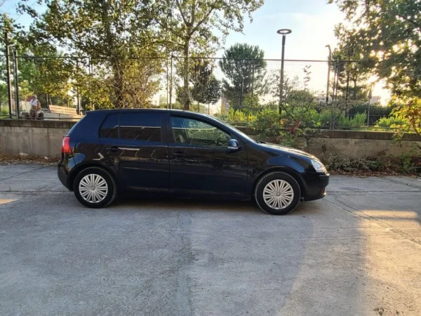 Tirane, shes makine VW GOLF 5 Benzin+Gaz, e zeze manuale Klima 182.500 km 3.790 €