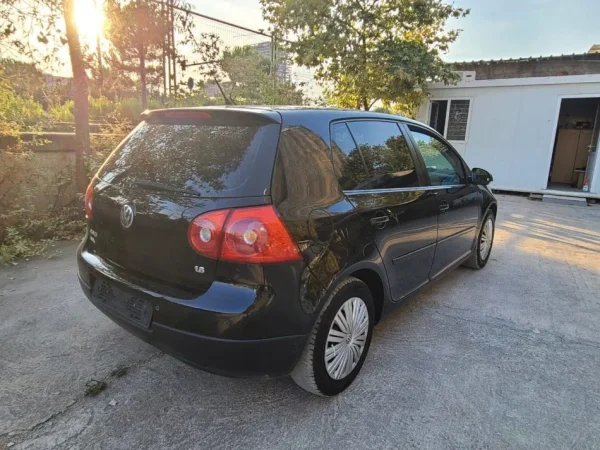 Tirane, shes makine VW GOLF 5 Benzin+Gaz, e zeze manuale Klima 182.500 km 3.790 €