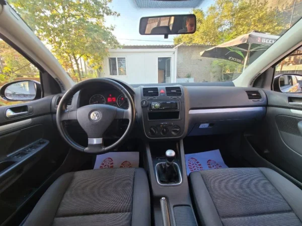 Tirane, shes makine VW GOLF 5 Benzin+Gaz, e zeze manuale Klima 182.500 km 3.790 €