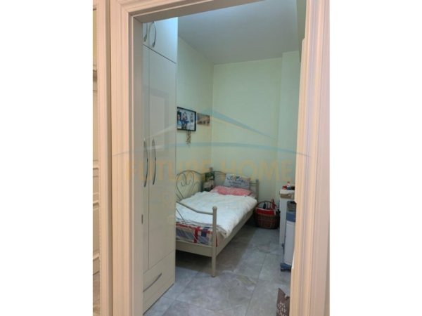 Tirane, jepet me qera apartament 2+1+Ballkon Kati 6, 73 m² 600 € (Parku I Autobuzave)