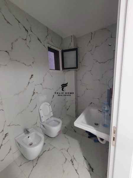 Tirane, jepet me qera zyre Kati 2, 102 m² 600 € (DON BOSKO)