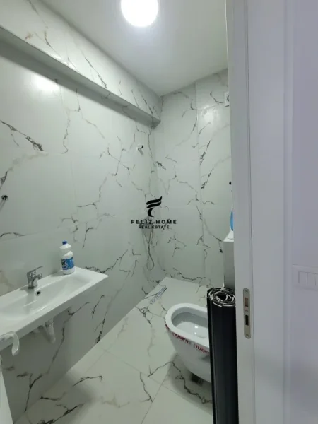 Tirane, jepet me qera zyre Kati 2, 102 m² 600 € (DON BOSKO)