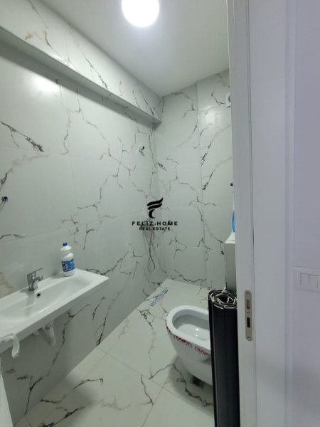 Tirane, jepet me qera zyre Kati 2, 102 m² 600 € (DON BOSKO)