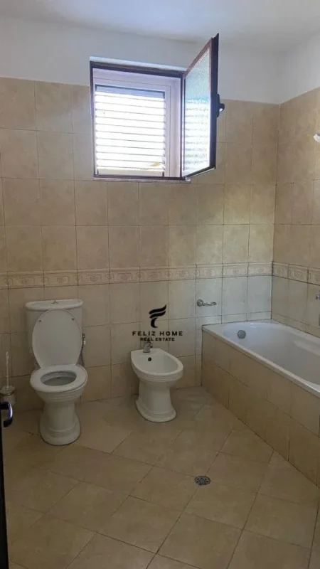 Tirane, jepet me qera Vile 2+1 Kati 2, 120 m² 500 € (OXHAKU)