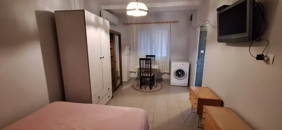 Tirane, jepet me qera garsonier Kati 3, 40 m² 300 € (Stadiumi Dinamo)