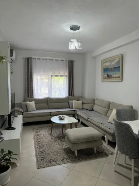 Tirane, jepet me qera apartament 2+1+Ballkon Kati 2, 120 m² 600 € (DON BOSKO)