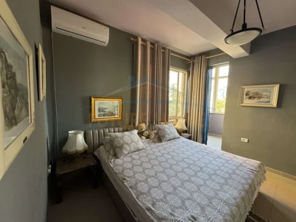 Tirane, jepet me qera apartament 1+1+Ballkon Kati 2, 570 € (Bulevardi i Ri)