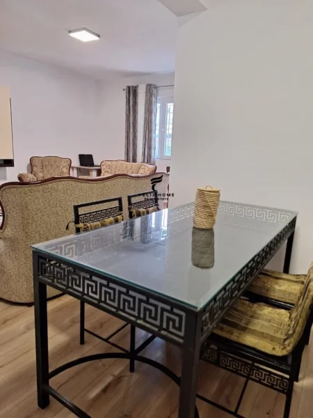 Tirane, jepet me qera apartament 2+1 Kati 1, 112 m² 800 € (LAPRAKE)