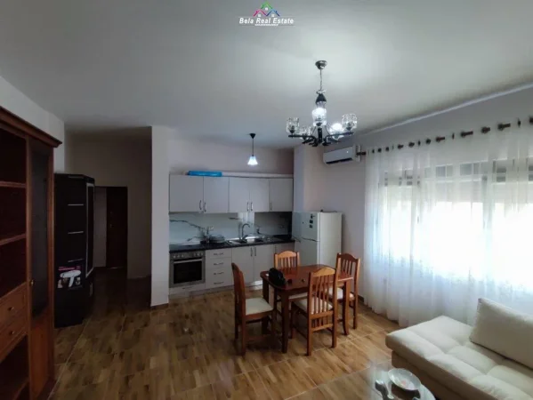 Tirane, jepet me qera apartament 2+1 Kati 4, 100 m² 600 € (qender)