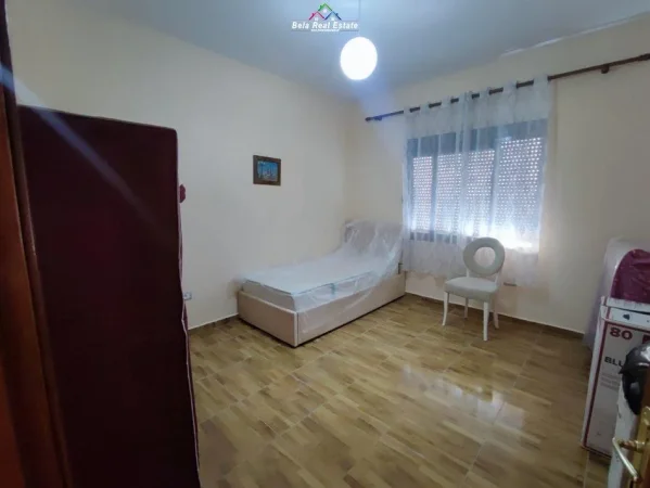 Tirane, jepet me qera apartament 2+1 Kati 4, 100 m² 600 € (qender)