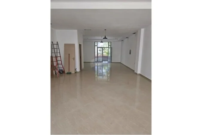 Tirane, jepet me qera dyqan Kati 1, 120 m² 800 € (JEPET AMBJENT BISNESI ME QIRA PERBALL DELIORGJIT)