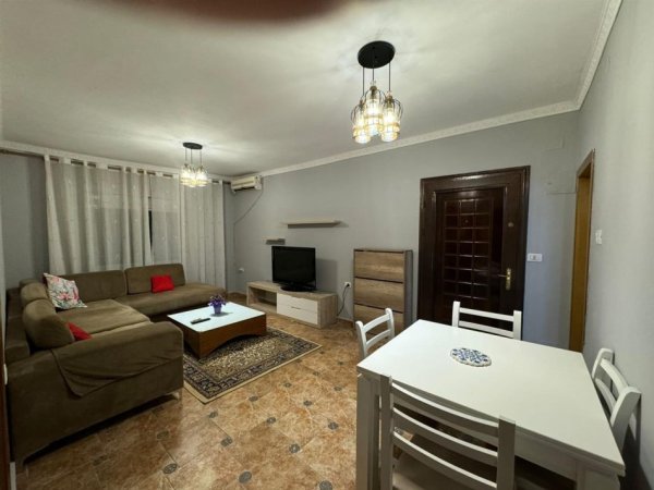 Tirane, jepet me qera apartament 2+1+Ballkon Kati 4, 75 m² 500 € (PRANE DELIJORGJIT)